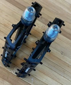 Reverse Components Escape PRO Pedale / Plattformpedale Schwarz -Federung Verkäufe 2022 5476600 large