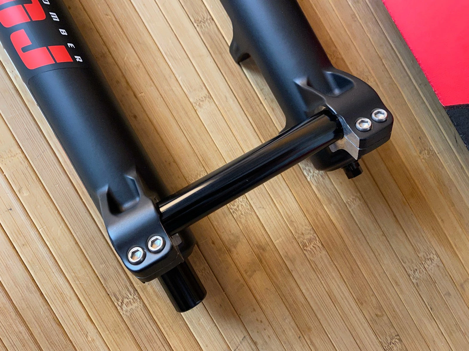 Marzocchi BOMBER DJ Schwarz 100mm / 26" Dirt Federgabel 5 Marzocchi BOMBER DJ Schwarz 100mm / 26" Dirt Federgabel – Bild 5