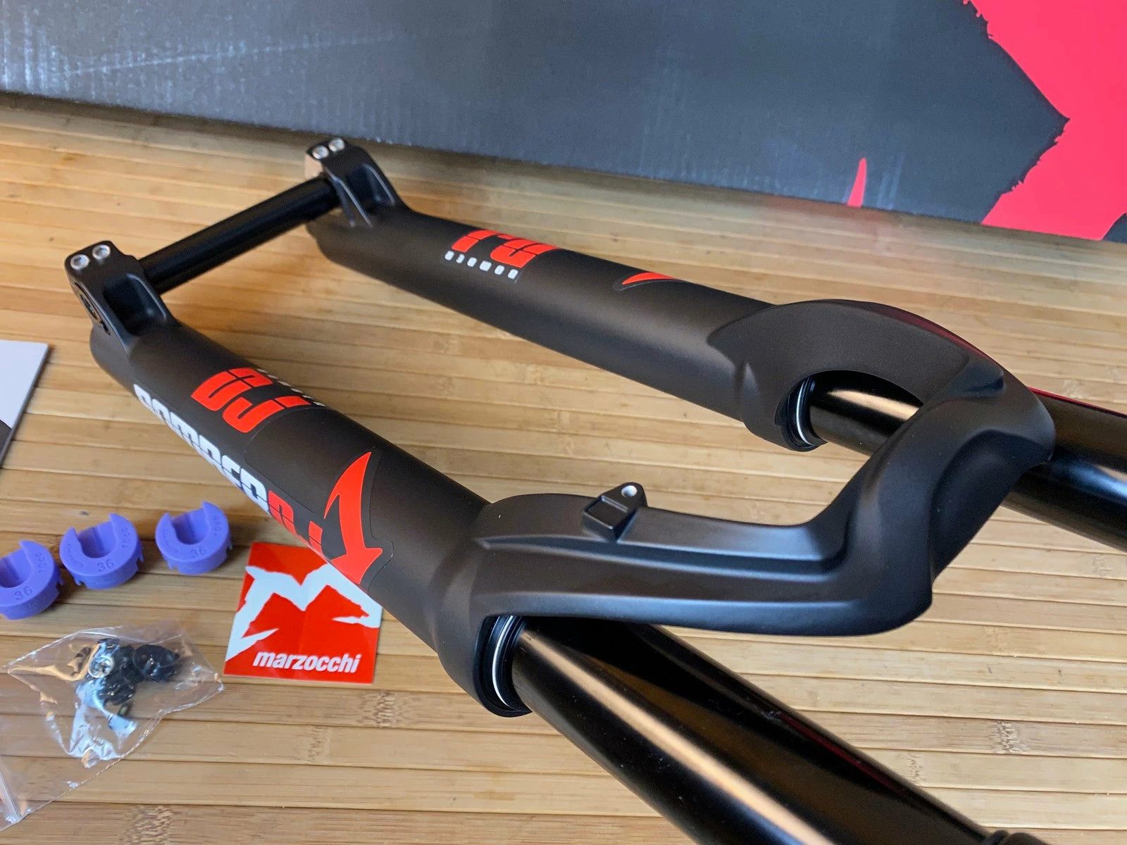 Marzocchi BOMBER DJ Schwarz 100mm / 26" Dirt Federgabel 6 Marzocchi BOMBER DJ Schwarz 100mm / 26" Dirt Federgabel – Bild 6