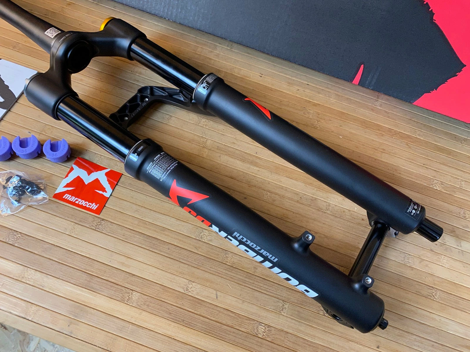 Marzocchi BOMBER DJ Schwarz 100mm / 26" Dirt Federgabel 8 Marzocchi BOMBER DJ Schwarz 100mm / 26" Dirt Federgabel – Bild 8