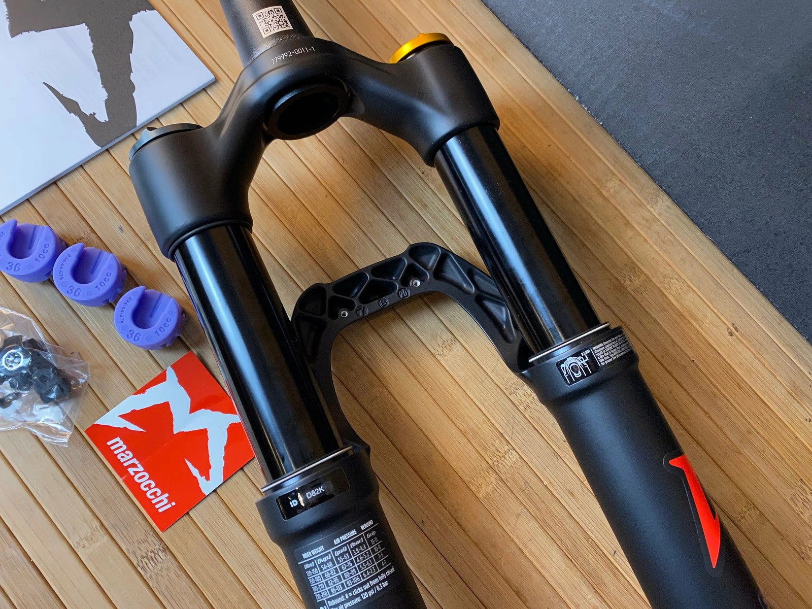 Marzocchi BOMBER DJ Schwarz 100mm / 26" Dirt Federgabel 9 Marzocchi BOMBER DJ Schwarz 100mm / 26" Dirt Federgabel – Bild 9