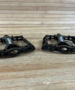 Reverse Components Black One Plattformpedale / Pedale Schwarz/copper -Federung Verkäufe 2022 IMG 0011 b8046e5d b935 471e b3e7 1fdc30592562