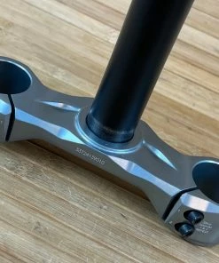 Rock-shox Rock Shox Boxxer Untere Brücke Mit Schaft 1 1/8" Crown-Steerer 36mm Offset ( 0 OS ) -Federung Verkäufe 2022 IMG 0140 c3b0b008 cd34 4aa2 ae85 2eae7dcf1b89