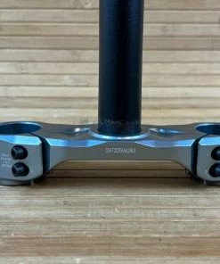 Rock-shox Rock Shox Boxxer Untere Brücke Mit Schaft 1 1/8" Crown-Steerer 46mm Offset ( 10 OS ) -Federung Verkäufe 2022 IMG 0146 84476793 58df 4900 9143 703a44d48781