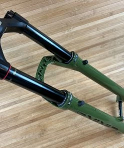 Rock-shox RockShox Lyrik Ultimate RC2 2023 Federgabel 29" / 160mm Grün / Green 21 Rock-shox RockShox Lyrik Ultimate RC2 2023 Federgabel 29" / 160mm Grün / Green -Federung Verkäufe 2022 IMG 0246 6a7121a5 7043 44ac a866 1fa1f4dcb941