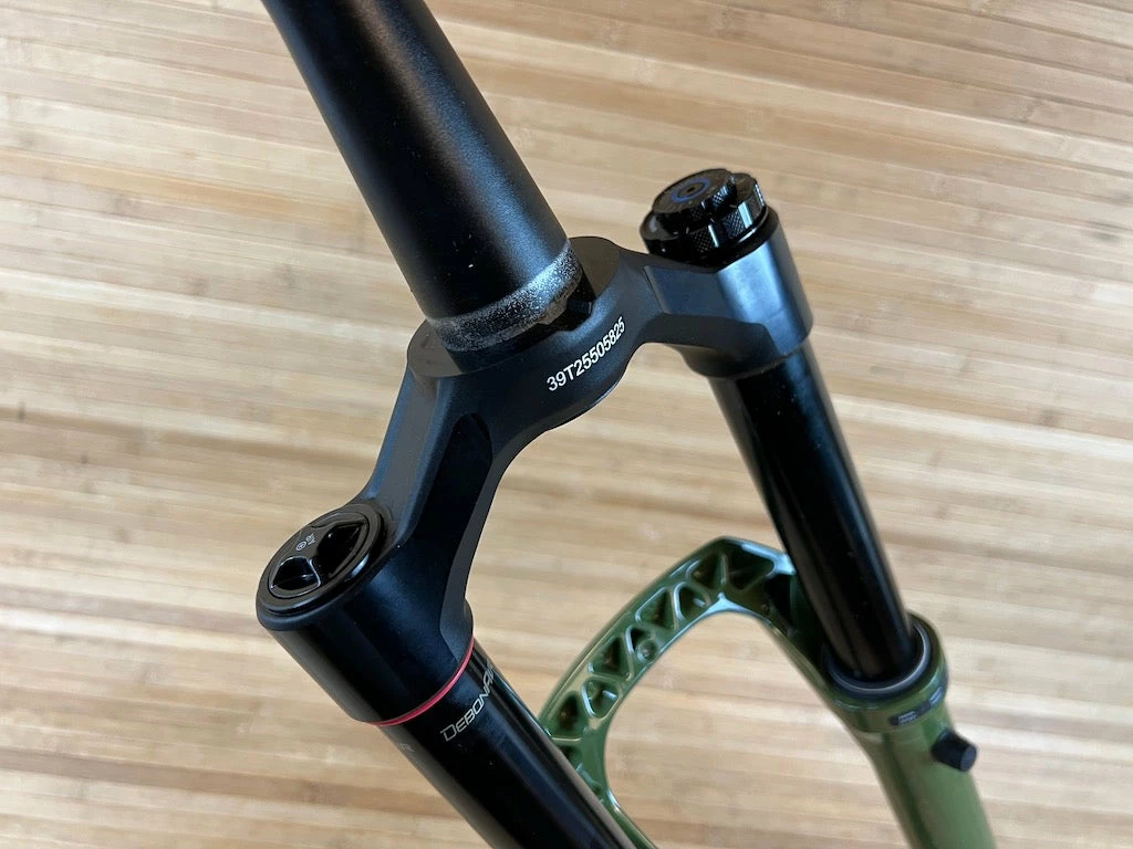 Rock-shox RockShox Lyrik Ultimate RC2 2023 Federgabel 29" / 160mm Grün / Green 8 Rock-shox RockShox Lyrik Ultimate RC2 2023 Federgabel 29" / 160mm Grün / Green – Bild 8