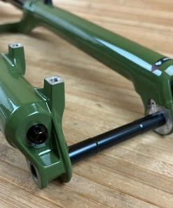 Rock-shox RockShox Lyrik Ultimate RC2 2023 Federgabel 29" / 160mm Grün / Green 18 Rock-shox RockShox Lyrik Ultimate RC2 2023 Federgabel 29" / 160mm Grün / Green -Federung Verkäufe 2022 IMG 0250 6df3b1d7 4b25 4053 808c 8acfed3a9e6a