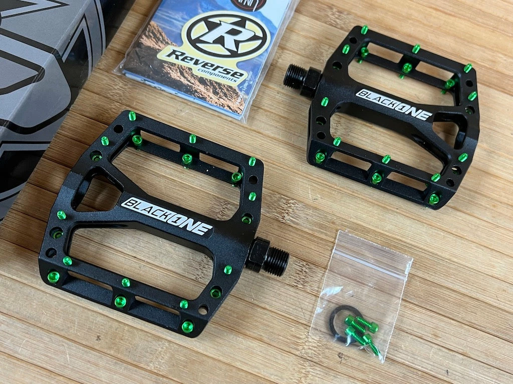 Reverse Components Black One Plattformpedale / Pedale Schwarz/hellgrün 2 Reverse Components Black One Plattformpedale / Pedale Schwarz/hellgrün – Bild 2