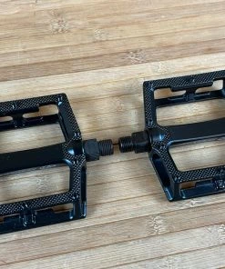 Reverse Components Super Shape 3D Plattformpedale / Pedale Schwarz -Federung Verkäufe 2022 IMG 0291