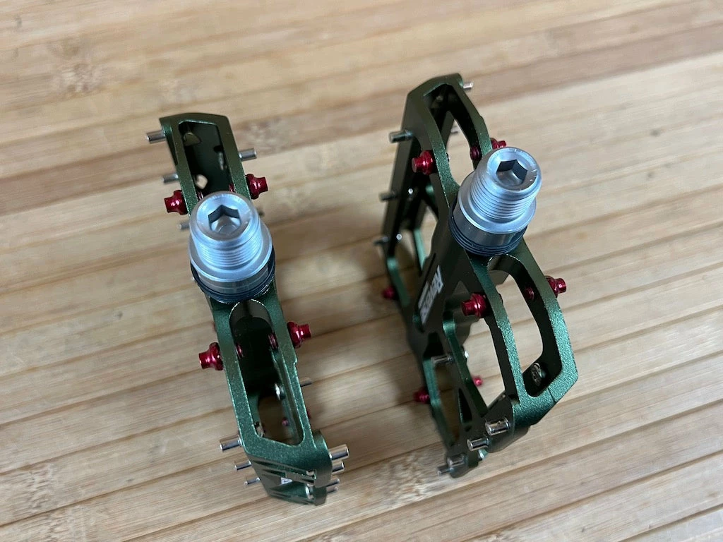 Reverse Components Escape Plattformpedale / Pedale Olive 4 Reverse Components Escape Plattformpedale / Pedale Olive – Bild 4