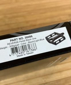 Reverse Components Black One Plattformpedale / Pedale Schwarz/hellblau -Federung Verkäufe 2022 IMG 0304