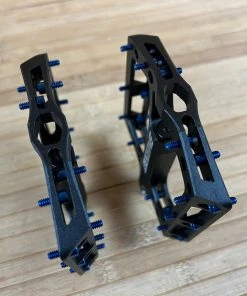 Reverse Components Black One Plattformpedale / Pedale Schwarz/dunkelblau -Federung Verkäufe 2022 IMG 0316