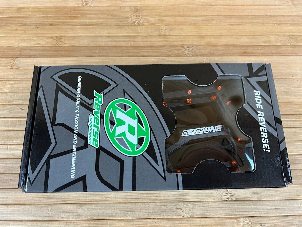 Reverse Components Black One Plattformpedale / Pedale Schwarz/orange 7 Reverse Components Black One Plattformpedale / Pedale Schwarz/orange – Bild 7