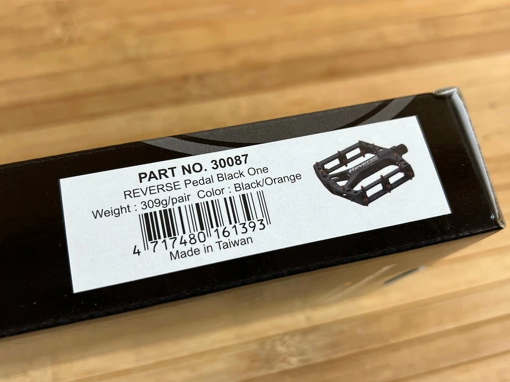 Reverse Components Black One Plattformpedale / Pedale Schwarz/orange 8 Reverse Components Black One Plattformpedale / Pedale Schwarz/orange – Bild 8