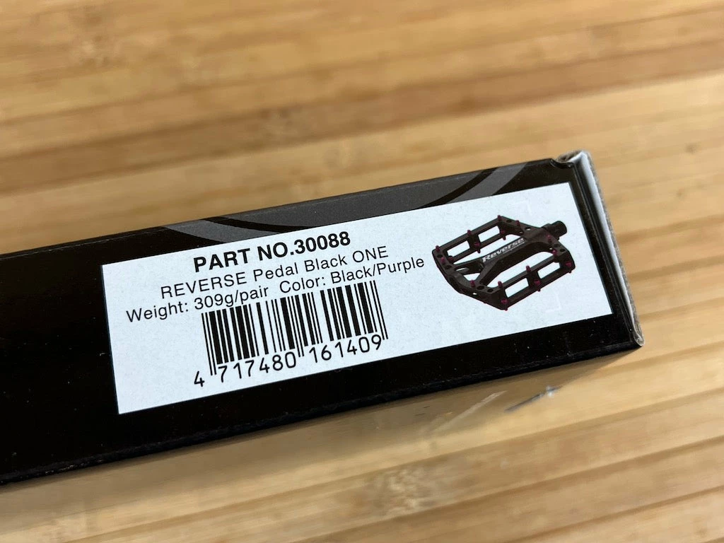 Reverse Components Black One Plattformpedale / Pedale Schwarz/lila 7 Reverse Components Black One Plattformpedale / Pedale Schwarz/lila – Bild 7
