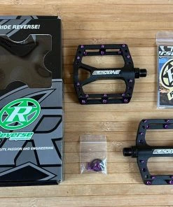 Reverse Components Black One Plattformpedale / Pedale Schwarz/lila