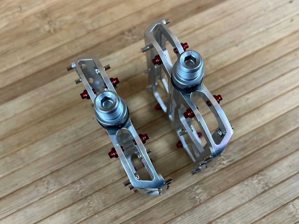 Reverse Components Escape Plattformpedale / Pedale Silver 6 Reverse Components Escape Plattformpedale / Pedale Silver – Bild 6