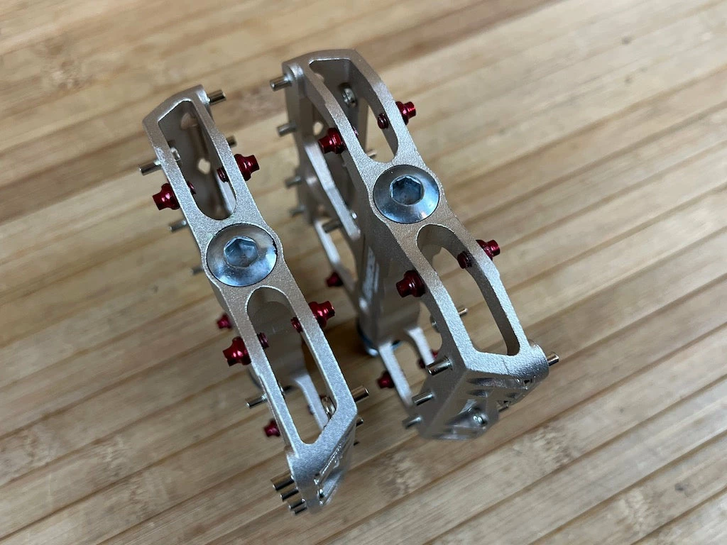 Reverse Components Escape Plattformpedale / Pedale Metallic 4 Reverse Components Escape Plattformpedale / Pedale Metallic – Bild 4