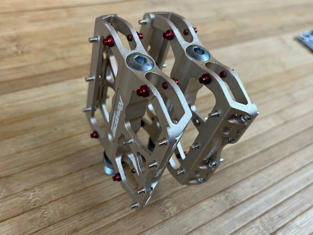 Reverse Components Escape Plattformpedale / Pedale Metallic 5 Reverse Components Escape Plattformpedale / Pedale Metallic – Bild 5