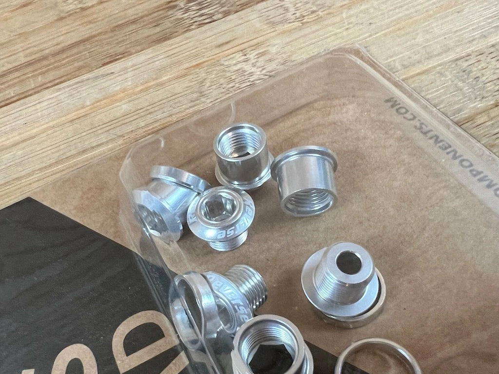 Reverse Kettenblattschrauben-Set (4 Stk.) Silver 2 Reverse Kettenblattschrauben-Set (4 Stk.) Silver – Bild 2