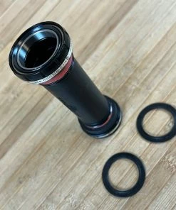 Race Face BSA Innenlager 100mm / 30mm EXT Seal Cinch -Federung Verkäufe 2022 IMG 0474 6109a812 079f 4bde 8cc9 9b8ec06133d2
