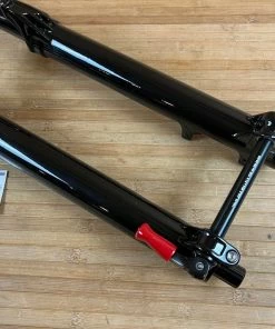 Fox 36 2021 Grip 3-POS 160mm / 27,5" Federgabel Shiny Black 29 Fox 36 2021 Grip 3-POS 160mm / 27,5" Federgabel Shiny Black -Federung Verkäufe 2022 IMG 0743 36cac690 8a4c 411f 8c79 601f0428b181