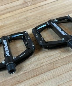 Spank Spoon 100 Pedale / Plattformpedale Schwarz -Federung Verkäufe 2022 IMG 0748 0eb5e678 6c99 4483 9fd7 6f6290c879bb