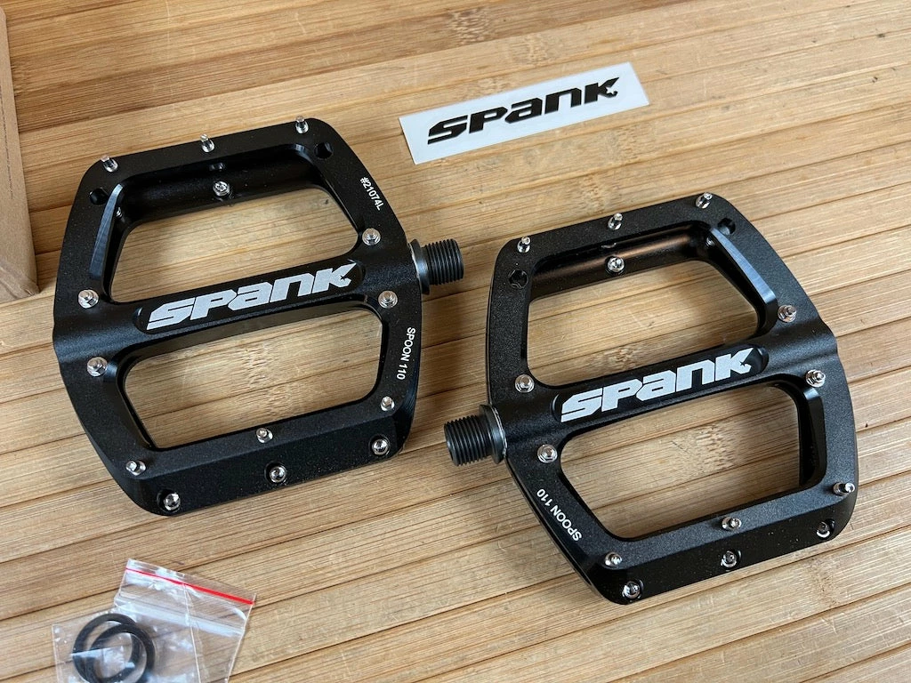 Spank Spoon 110 Pedale / Plattformpedale Schwarz 2 Spank Spoon 110 Pedale / Plattformpedale Schwarz – Bild 2