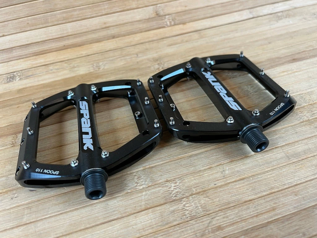 Spank Spoon 110 Pedale / Plattformpedale Schwarz 6 Spank Spoon 110 Pedale / Plattformpedale Schwarz – Bild 6
