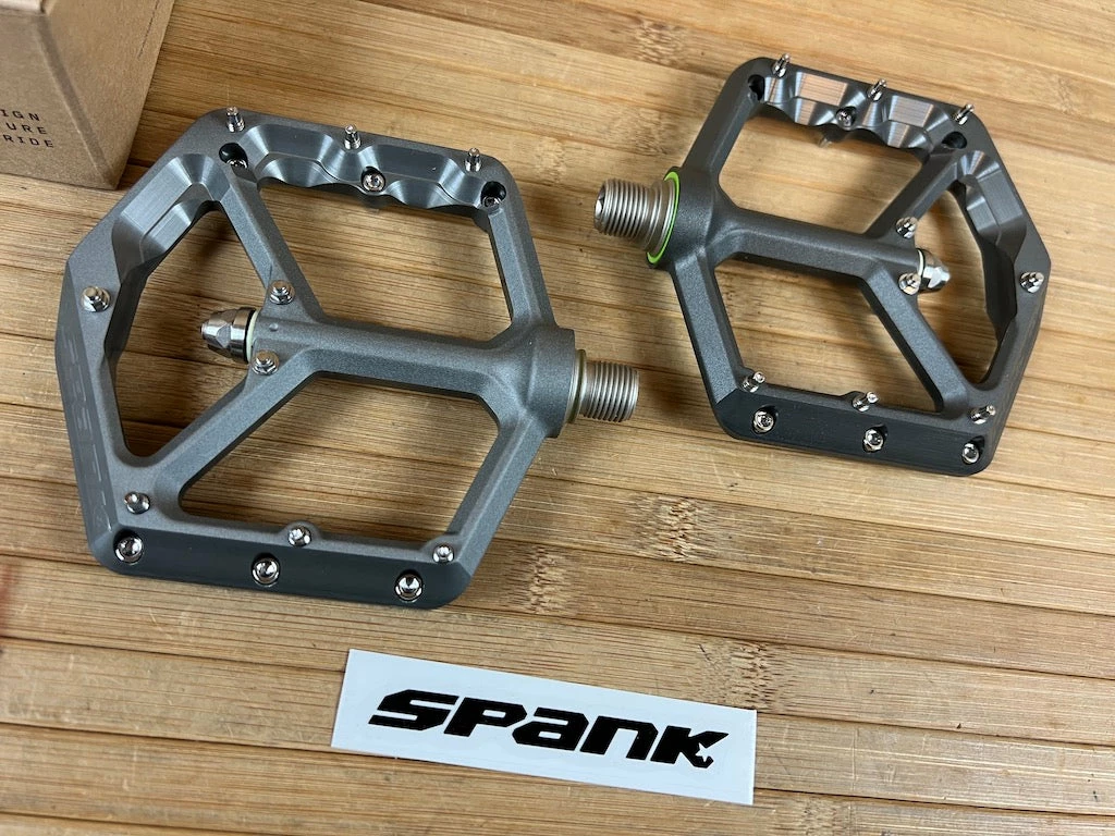Spank Oozy Trail Reboot Pedale / Plattformpedale Gun Metal 2 Spank Oozy Trail Reboot Pedale / Plattformpedale Gun Metal – Bild 2