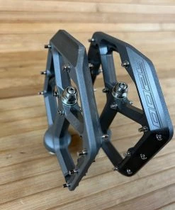 Spank Oozy Trail Reboot Pedale / Plattformpedale Gun Metal 11 Spank Oozy Trail Reboot Pedale / Plattformpedale Gun Metal -Federung Verkäufe 2022 IMG 0796