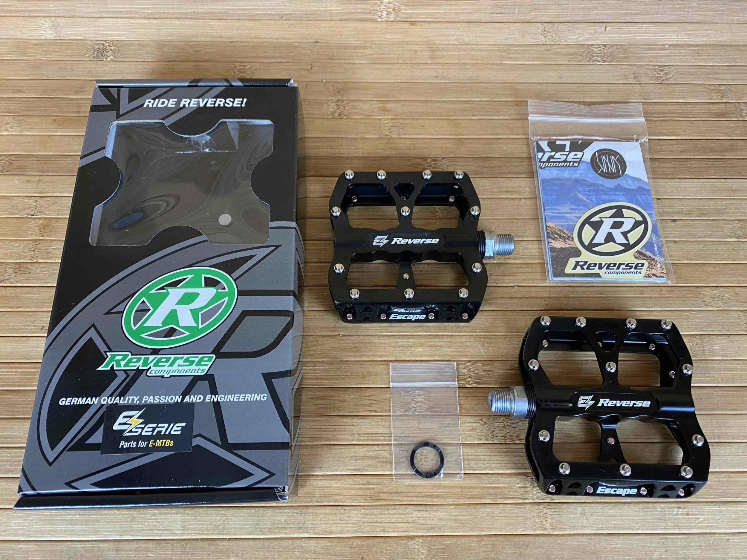 Reverse Components E-Escape Plattformpedale / Pedale Schwarz 1 Reverse Components E-Escape Plattformpedale / Pedale Schwarz