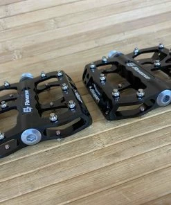 Reverse Components E-Escape Plattformpedale / Pedale Schwarz 9 Reverse Components E-Escape Plattformpedale / Pedale Schwarz -Federung Verkäufe 2022 IMG 1147 scaled