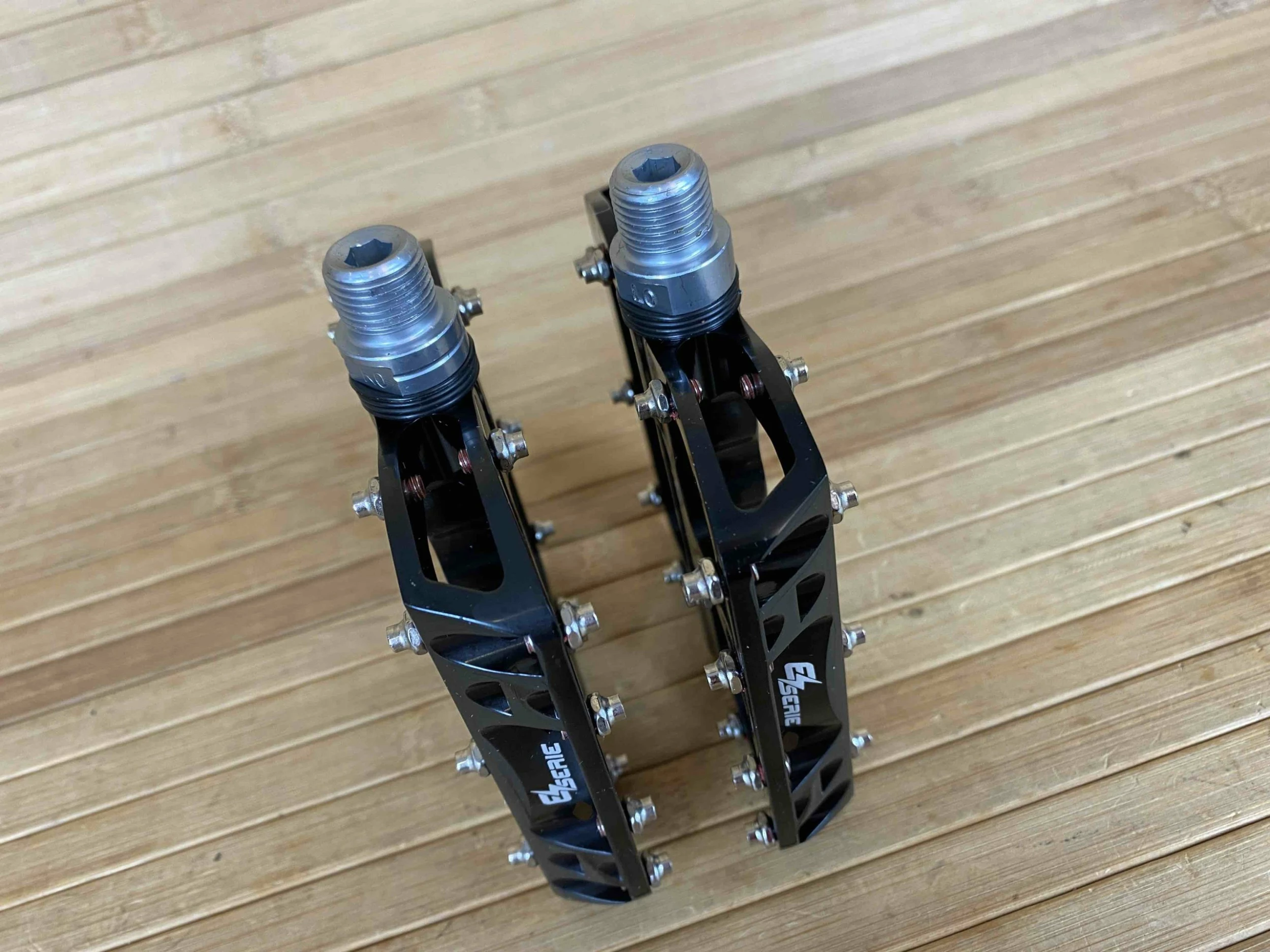 Reverse Components E-Escape Plattformpedale / Pedale Schwarz 6 Reverse Components E-Escape Plattformpedale / Pedale Schwarz – Bild 6