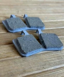 Voxom Magura 4-Kolben MT5 MT7 Bremsbeläge Organisch -Federung Verkäufe 2022 IMG 1170 scaled