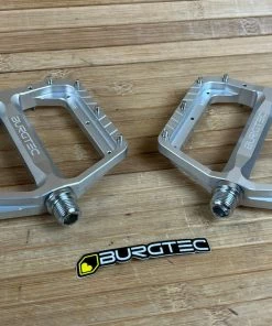 Burgtec MK5 Penthouse Flat Pedals / Pedale Silver Steel Axle -Federung Verkäufe 2022 IMG 1221