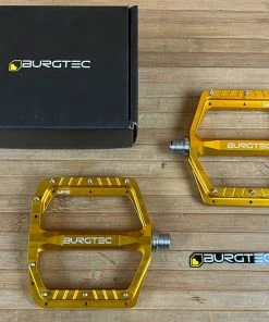 Burgtec MK5 Penthouse Flat Pedals / Pedale Gold Steel Axle