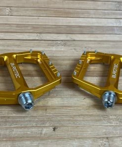 Burgtec MK5 Penthouse Flat Pedals / Pedale Gold Steel Axle 9 Burgtec MK5 Penthouse Flat Pedals / Pedale Gold Steel Axle -Federung Verkäufe 2022 IMG 1239 c9f66da2 6158 4805 ace5 fa45b8c73185