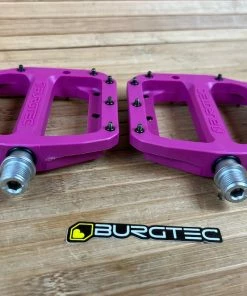 Burgtec MK4 Composite Flat Pedals / Pedale Purple 8 Burgtec MK4 Composite Flat Pedals / Pedale Purple -Federung Verkäufe 2022 IMG 1247 024bea05 0a88 463a 9f64 583cf3cf9d38