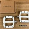 Burgtec MK4 Composite Flat Pedals / Pedale White