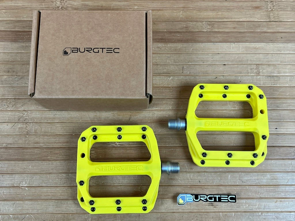 Burgtec MK4 Composite Flat Pedals / Pedale Yellow 1 Burgtec MK4 Composite Flat Pedals / Pedale Yellow