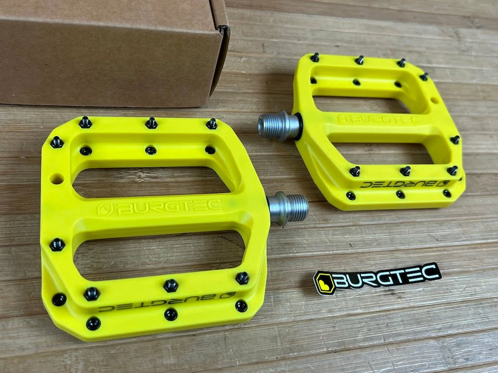 Burgtec MK4 Composite Flat Pedals / Pedale Yellow 2 Burgtec MK4 Composite Flat Pedals / Pedale Yellow – Bild 2