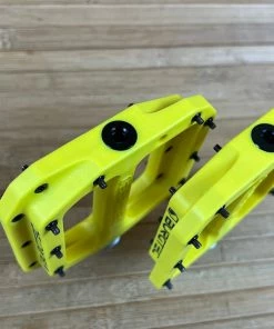 Burgtec MK4 Composite Flat Pedals / Pedale Yellow 8 Burgtec MK4 Composite Flat Pedals / Pedale Yellow -Federung Verkäufe 2022 IMG 1266