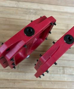 Burgtec MK4 Composite Flat Pedals / Pedale Red 8 Burgtec MK4 Composite Flat Pedals / Pedale Red -Federung Verkäufe 2022 IMG 1271