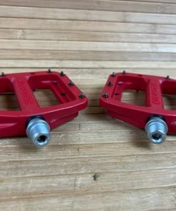 Burgtec MK4 Composite Flat Pedals / Pedale Red 7 Burgtec MK4 Composite Flat Pedals / Pedale Red -Federung Verkäufe 2022 IMG 1272