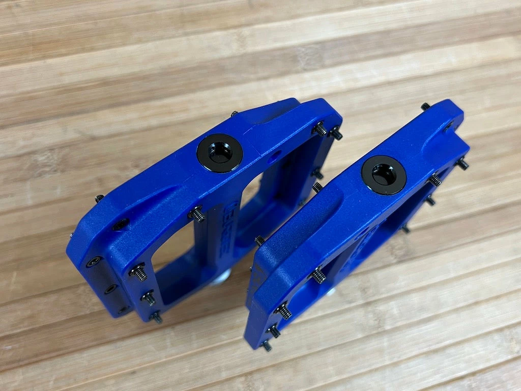 Burgtec MK4 Composite Flat Pedals / Pedale Deep Blue 3 Burgtec MK4 Composite Flat Pedals / Pedale Deep Blue – Bild 3