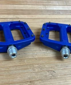 Burgtec MK4 Composite Flat Pedals / Pedale Deep Blue 8 Burgtec MK4 Composite Flat Pedals / Pedale Deep Blue -Federung Verkäufe 2022 IMG 1277 1548981e ecd3 44b4 bde1 dc39f3034762