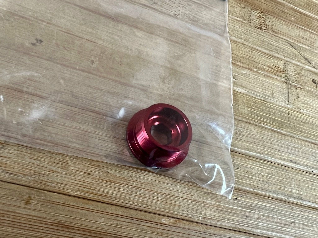 Burgtec Shimano Crank Bolt / Schraube Red 3 Burgtec Shimano Crank Bolt / Schraube Red – Bild 3