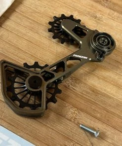 Fraezen Kaefig SRAM AXS / Mechanisch Bronze 19 Fraezen Kaefig SRAM AXS / Mechanisch Bronze -Federung Verkäufe 2022 IMG 1787 e26552c8 66fc 47b5 a3b6 011b1d6819ea