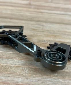 Fraezen Kaefig SRAM AXS / Mechanisch Bronze 18 Fraezen Kaefig SRAM AXS / Mechanisch Bronze -Federung Verkäufe 2022 IMG 1790 212f7724 5358 4404 90f2 1a927fbef7c3